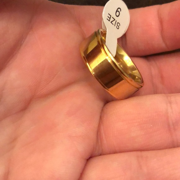 Men Women Stainless Steel Titanium Band Ring Gold - Picture 2 of 2